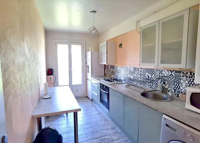 2p 50m2 With Ac & Free Parking & 2 Balconies * אנטיב
