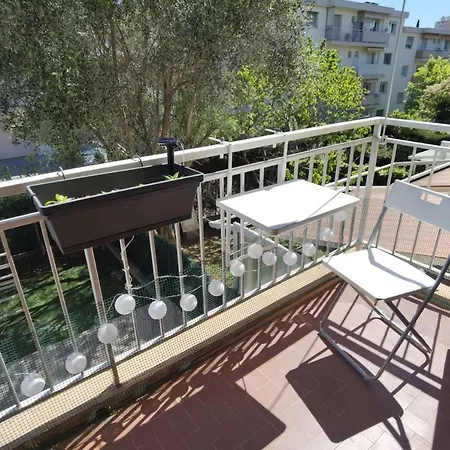 2p 50m2 With Ac & Free Parking & 2 Balconies Antibes