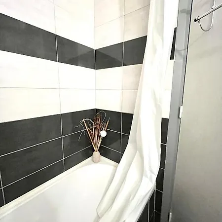 شقة 2p 50m2 With Ac & Free Parking & 2 Balconies
